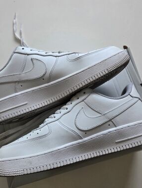 Nike Men's White Athletic Shoes